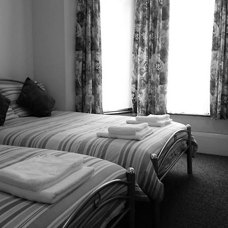 The Northbrook Hotel Ilford Bagian luar foto